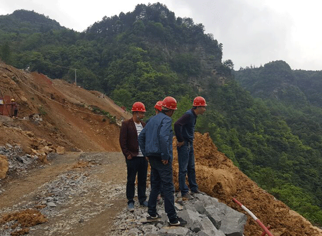 貴州橋梁建設集團有限責任公司（三都至獨山高速公路總承包TJ-2合同段項目經理部）